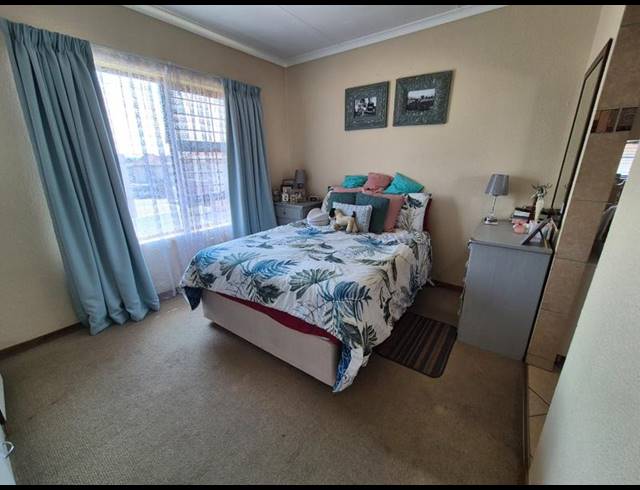 3 BEDROOM TOWNHOUSE FOR SALE IN NEWMARKET